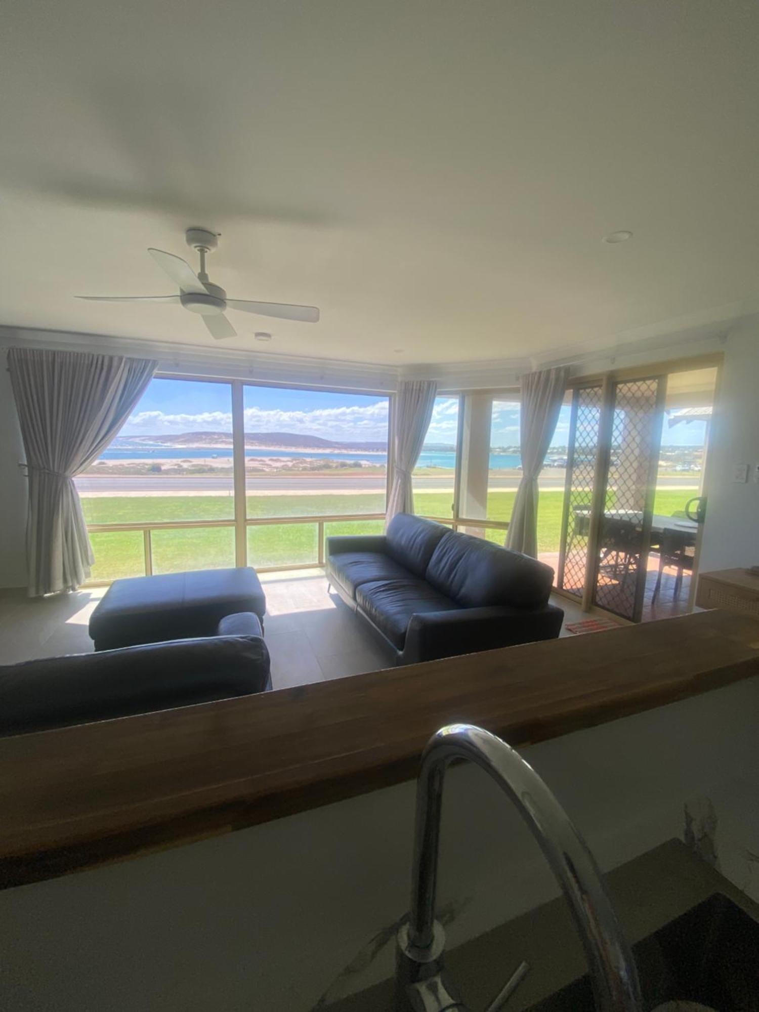 Pelican Shore Oceanfront Villa 6 Калбари Екстериор снимка