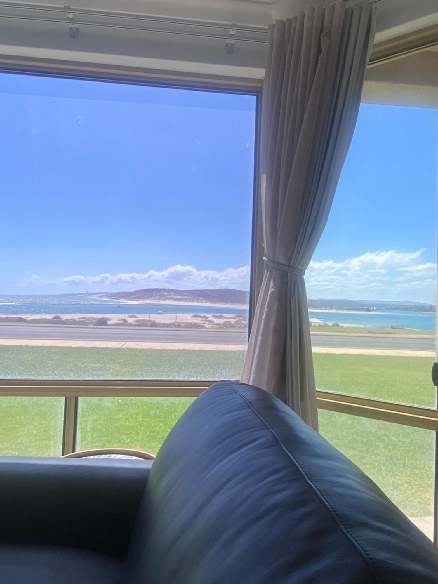 Pelican Shore Oceanfront Villa 6 Калбари Екстериор снимка