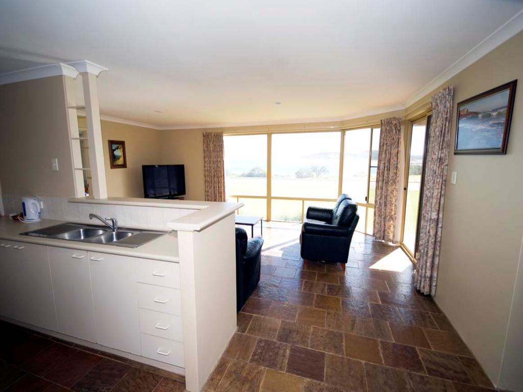 Pelican Shore Oceanfront Villa 6 Калбари Стая снимка