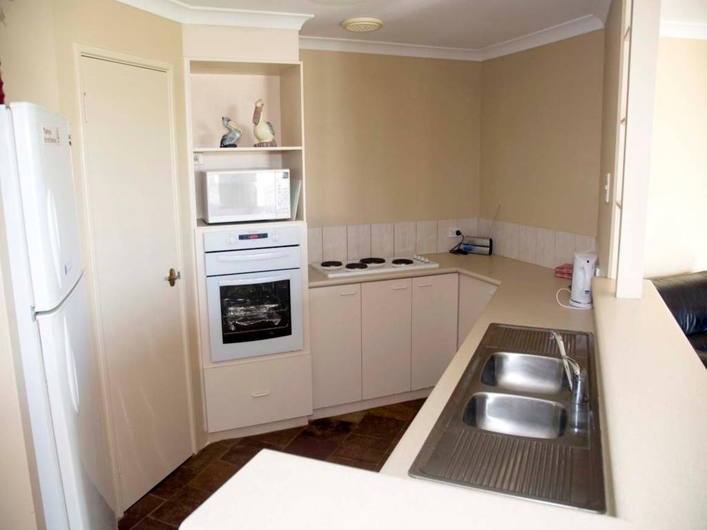 Pelican Shore Oceanfront Villa 6 Калбари Стая снимка